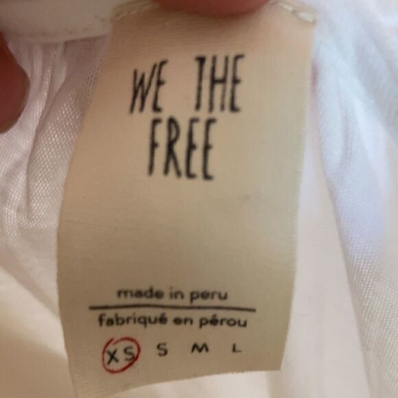 We The Free white raw edge loose top XS runs Big - Picture 12 of 16
